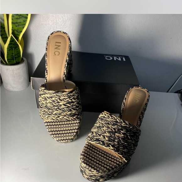 INC International Concepts Black and Tan Woven Platform Sandals - Picture 2 of 3